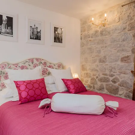 Priska Heritage (adults Only) Split