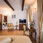 בית הארחה Priska Heritage (adults Only)