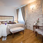 בית הארחה Priska Heritage (adults Only) 4*