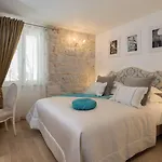 בית הארחה Priska Heritage (adults Only) 4*