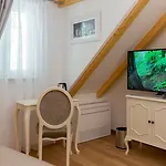 בית הארחה Priska Heritage (adults Only) 4*
