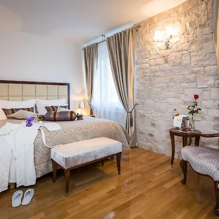 בית הארחה Priska Heritage (adults Only) 4*