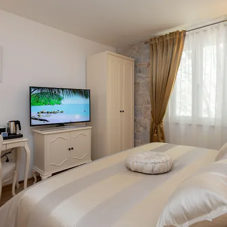בית הארחה Priska Heritage (adults Only) 4*