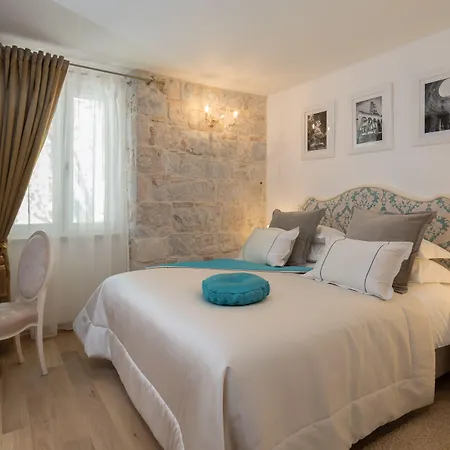 בית הארחה Priska Heritage (adults Only) 4*