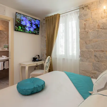 בית הארחה Priska Heritage (adults Only) 4*
