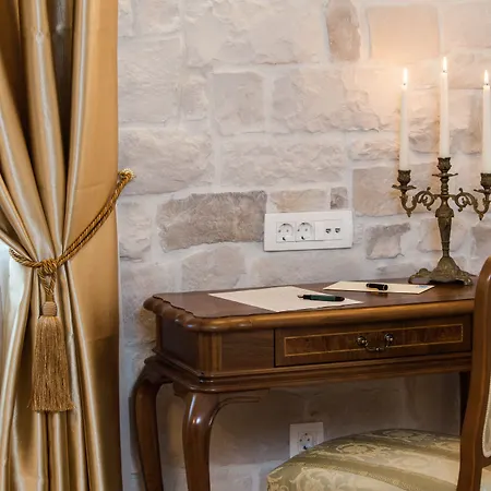 בית הארחה Priska Heritage (adults Only)