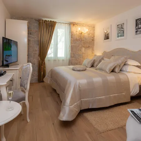 בית הארחה Priska Heritage (adults Only) 4*
