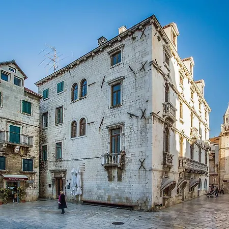 בית הארחה Priska Heritage (adults Only)