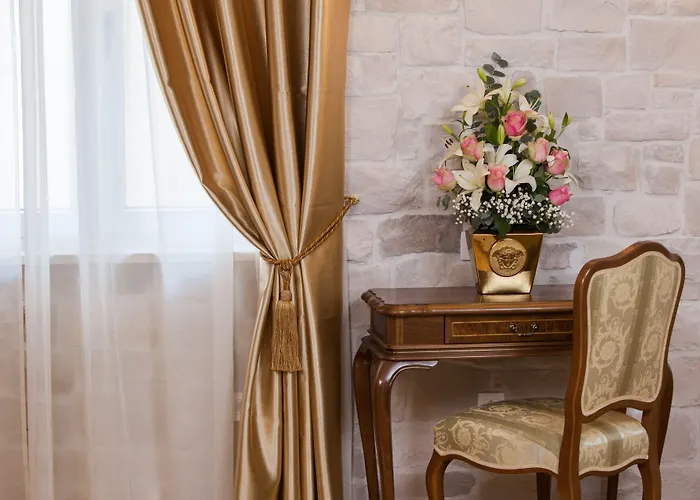 Priska Heritage (adults Only) Split