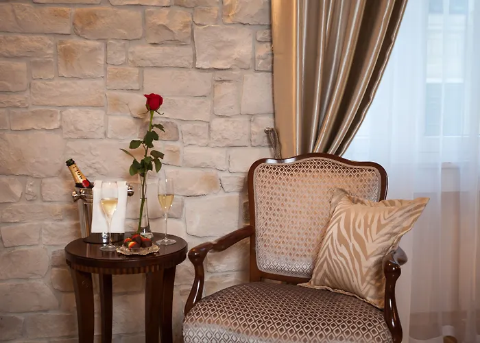 Priska Heritage (adults Only) Split