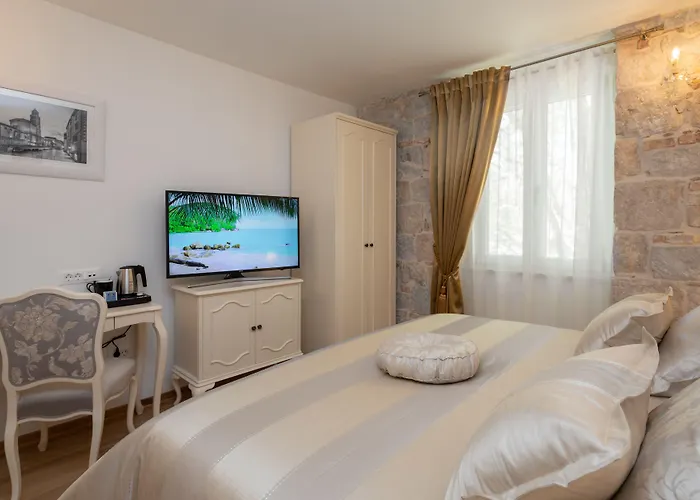 בית הארחה Priska Heritage (adults Only) 4*