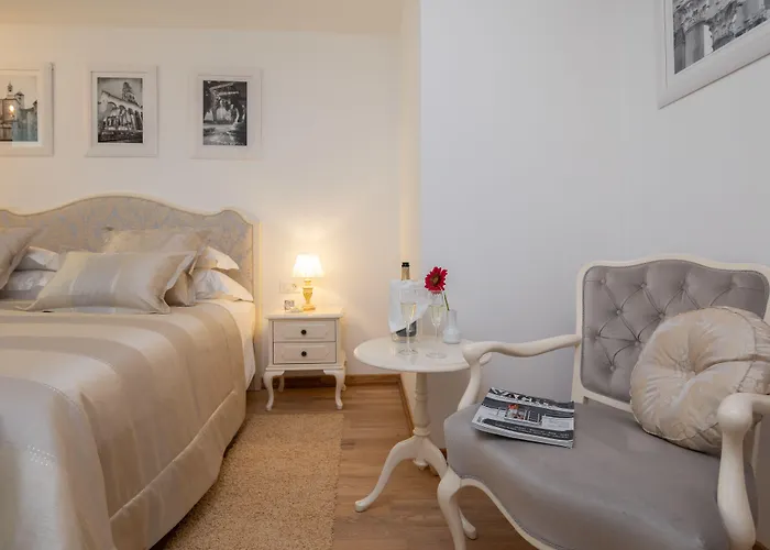 בית הארחה Priska Heritage (adults Only) 4*