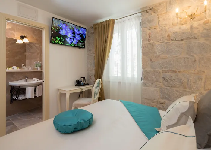 בית הארחה Priska Heritage (adults Only) 4*