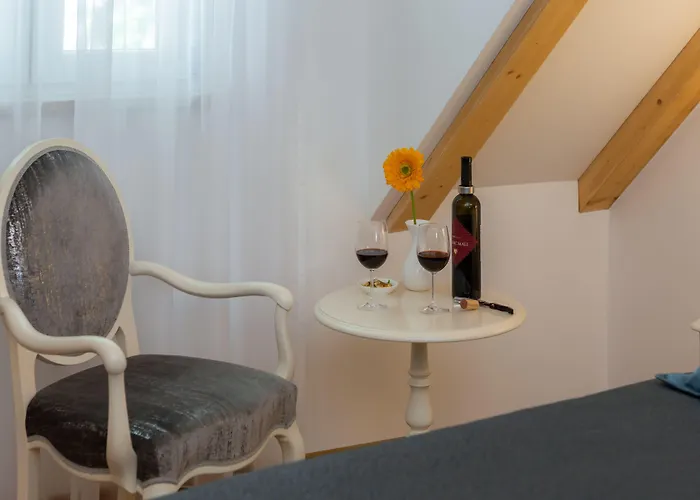 Priska Heritage (adults Only) Split