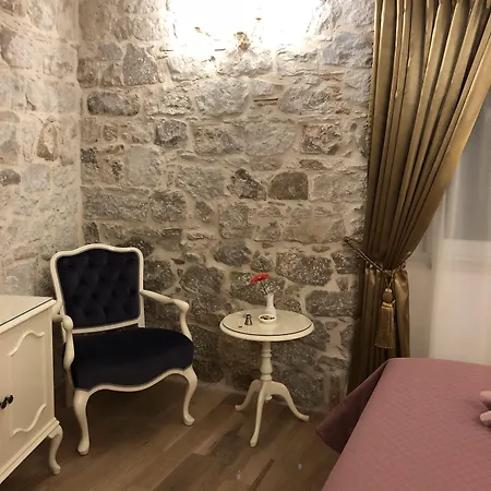 Priska Heritage (adults Only) Split