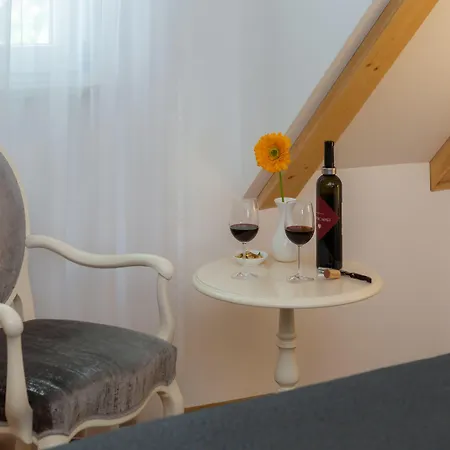 Priska Heritage (adults Only) Split